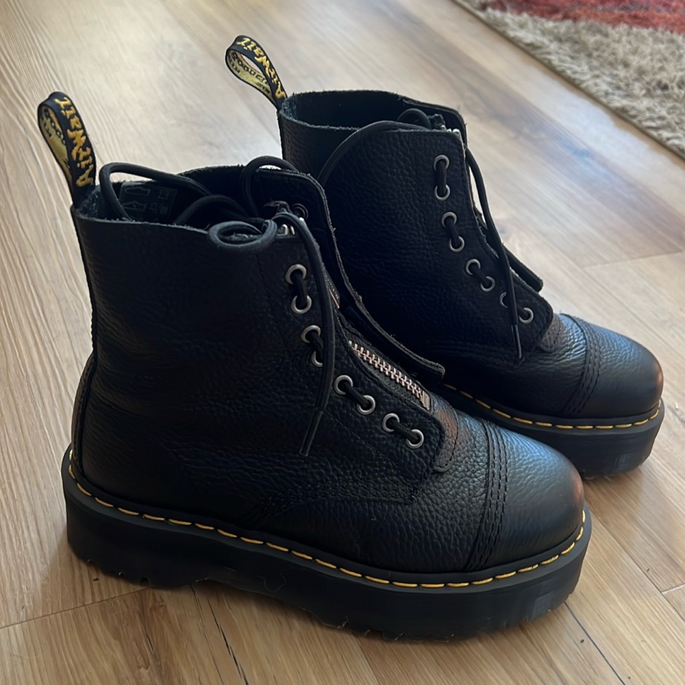 DR. MARTENS
SINCLAIR MILLED NAPPA LEATHER 
PLATFORM BOOTS